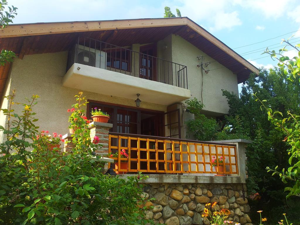 Къща за гости Каза Роза - Swiss Style Chalet Casa Rosa Guest House Кюстендил Номер фото